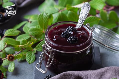Mermelada de moras casera en frascos