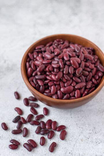Habichuelas rojas crudas y cocidas