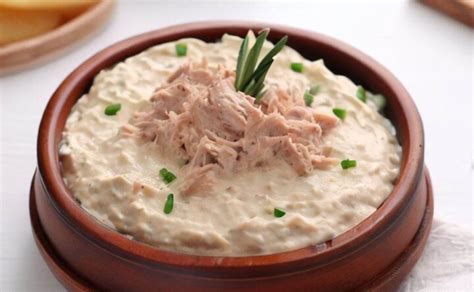 Variedad de dips con atún