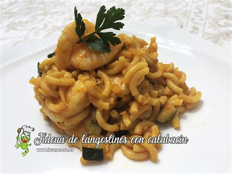 Ingredientes para fideuá de calabacín y langostinos