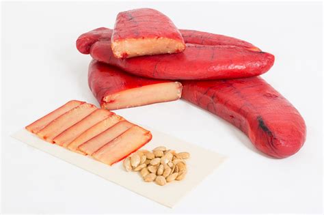 Huevas de mújol y maruca recién extraídas