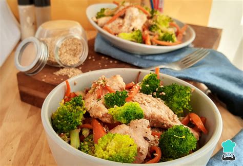 Plato de pollo con brócoli y calabacín