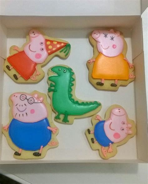 Variedad de galletas decoradas de Peppa Pig