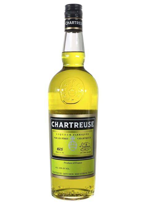 Botella de Chartreuse Amarillo e ingredientes botánicos