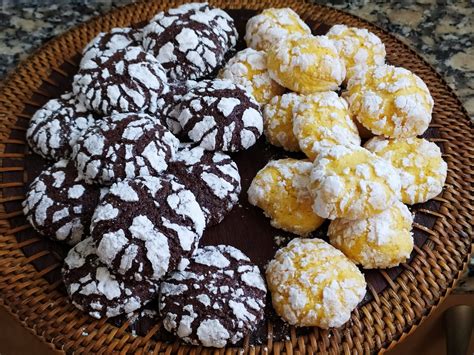 Galletas de cacao craqueladas con azúcar