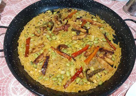 Fideuá de pollo con verduras