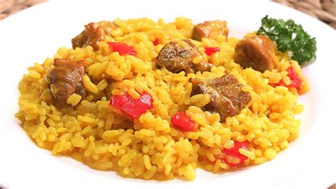 Plato de arroz con careta de cerdo