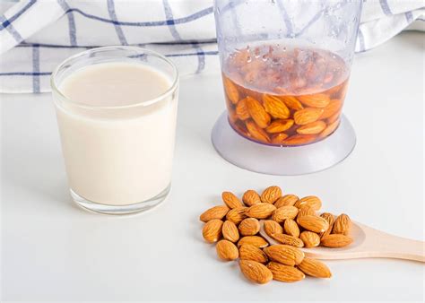 Ingredientes y proceso para hacer leche de almendras casera