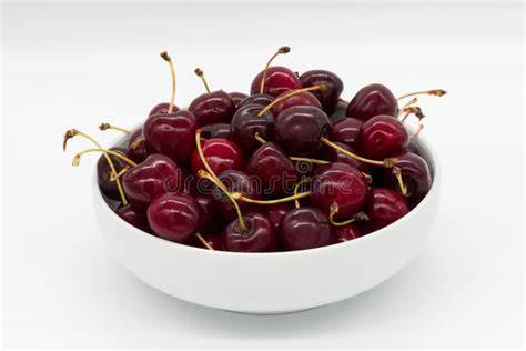 Cerezas frescas en un bol