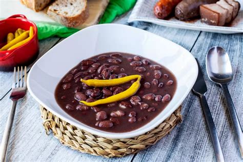 Ingredientes frescos para alubias de Tolosa