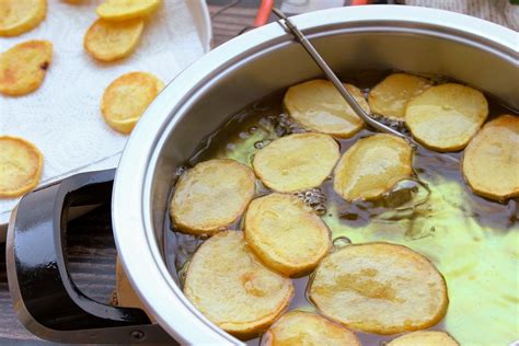 Esquema del proceso de doble fritura de las papas