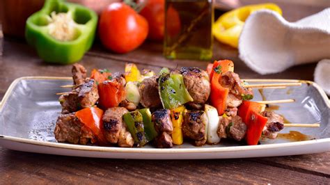 Ingredientes para brochetas de cordero