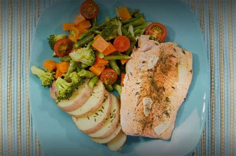 Pescado blanco con verduras al vapor