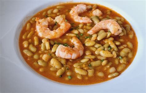 Plato de alubias verdinas con marisco