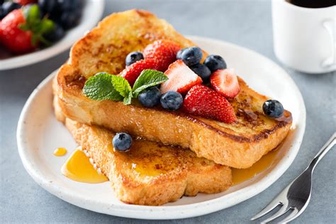 Tostadas francesas con frutas y miel