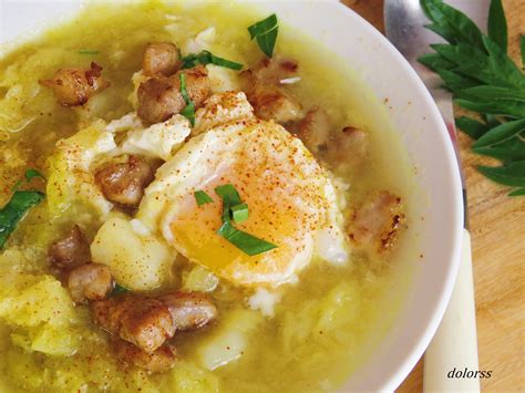 Sopa de patata con hilos de huevo
