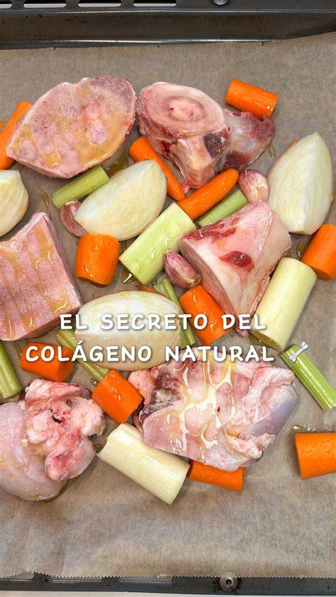 Ingredientes para caldo casero: huesos de pollo, verduras