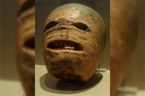 Tradicional linterna tallada en nabo