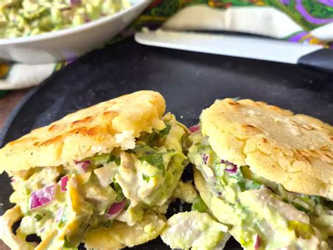 Preparación del relleno de Reina Pepiada