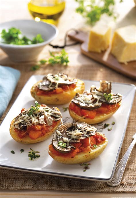 Proceso de dar forma a las patatas rellenas