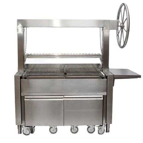 Barbacoa profesional equipada con accesorios