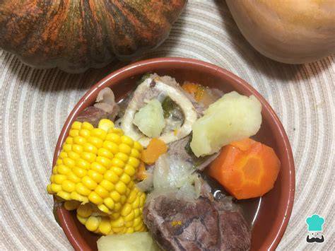 Olla tradicional hirviendo un puchero
