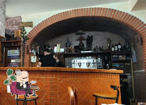 Fotografía antigua de Gallipienzo y el restaurante en sus inicios