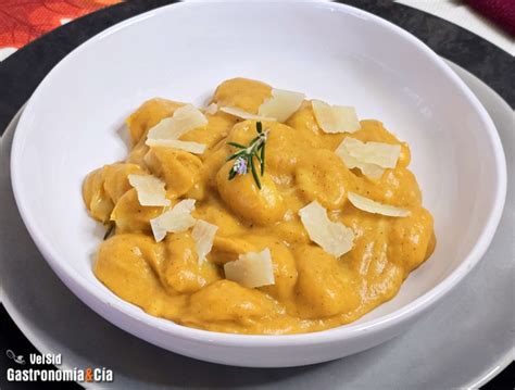 Ñoquis de calabaza con salsa picante