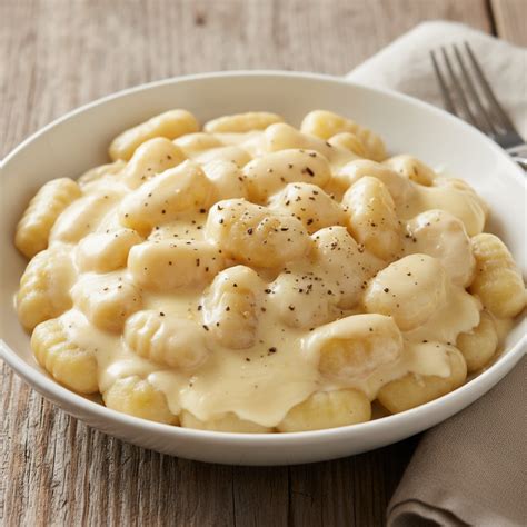 Ñoquis con salsa cremosa de cuatro quesos
