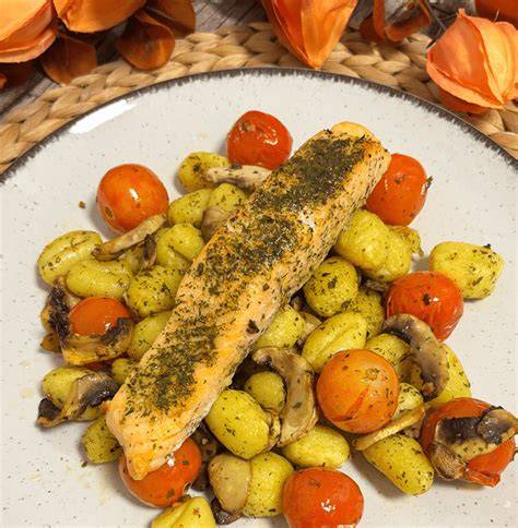 Ñoquis con salmón y champiñones