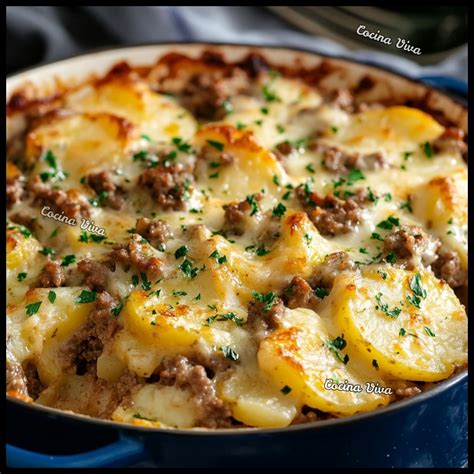 Puré de yuca gratinado con queso en un molde