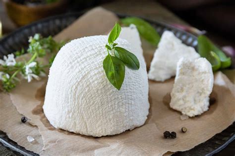 Queso ricotta en un tazón