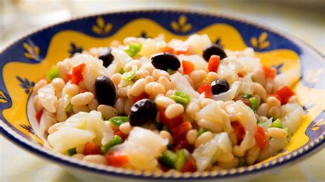 Ingredientes para ensalada de alubias con bacalao