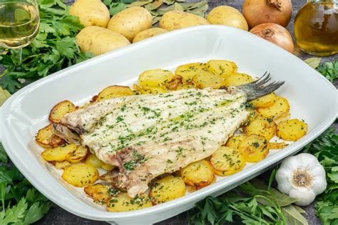 Lubina al horno con guarnición