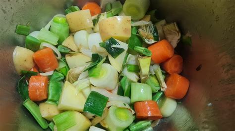 Ingredientes frescos para la crema de verduras
