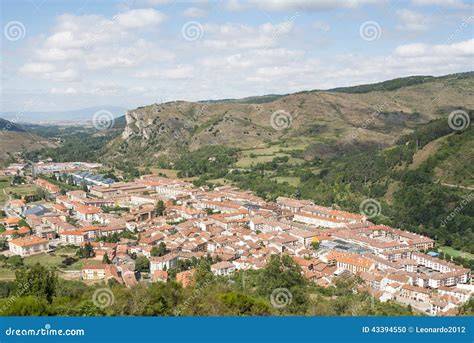 Vistas del pueblo de Ezcaray en La Rioja