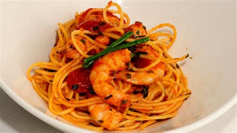 Semáforo nutricional de un plato de espaguetis con langostinos