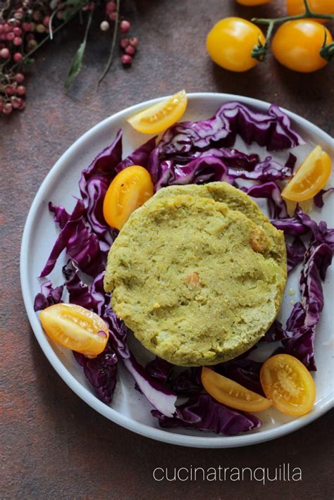 Medallones de brócoli y garbanzos en un plato