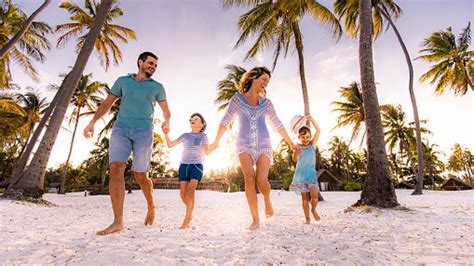 Familia disfrutando en la playa de Las Galletas