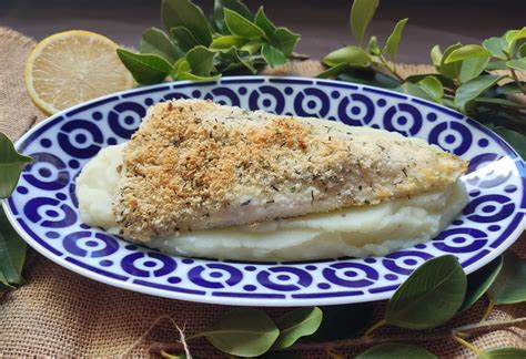 Merluza al horno con ajos dorados y hierbas