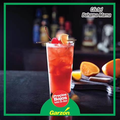 Preparación de un cóctel Bahama Mama en coctelera