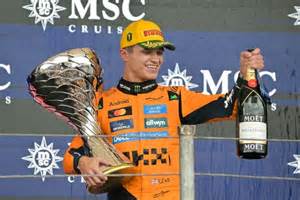 Lando Norris celebrando su pole en la clasificación sprint de Brasil