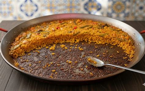 Elaboración del socarrat perfecto en la paella