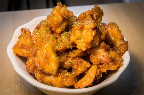 Pollo frito coreano con salsa de miel y mantequilla