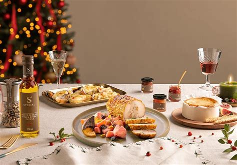 Mesa navideña con productos gourmet de ALDI