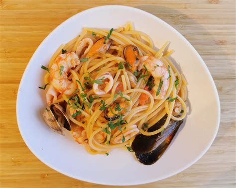 Espaguetis a la marinera con mariscos