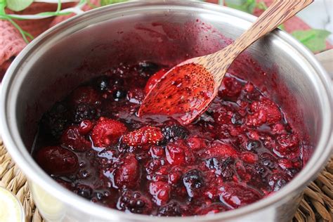 Preparación de mermelada de frutos rojos