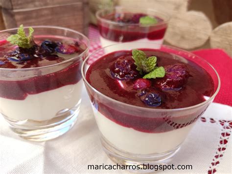 Vasitos tipo cheesecake con frutos rojos