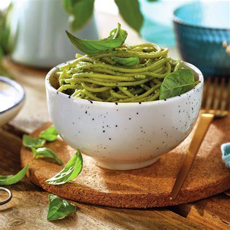 Espaguetis de espelta con anacardos y salsa de espinacas