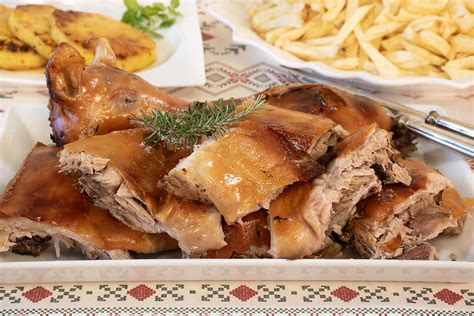 Cochinillo asado con piel crujiente